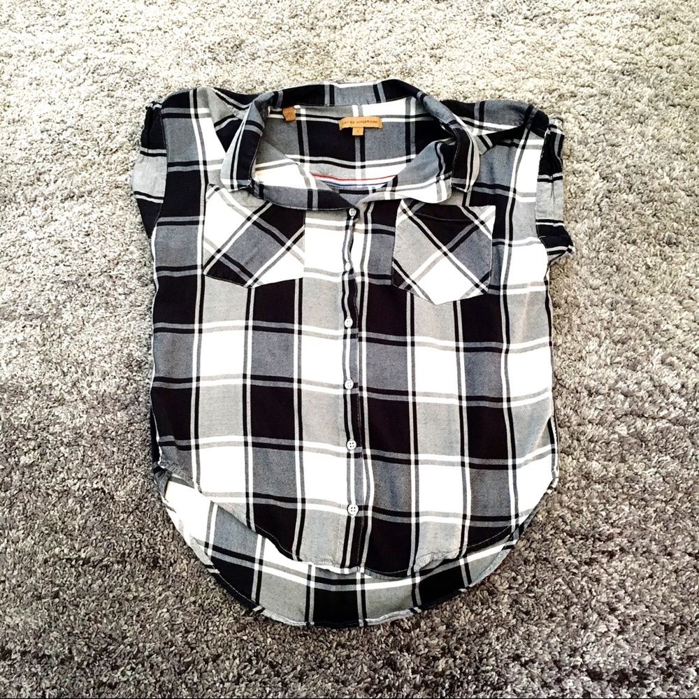 Jachs Girlfriend black and white flannel top